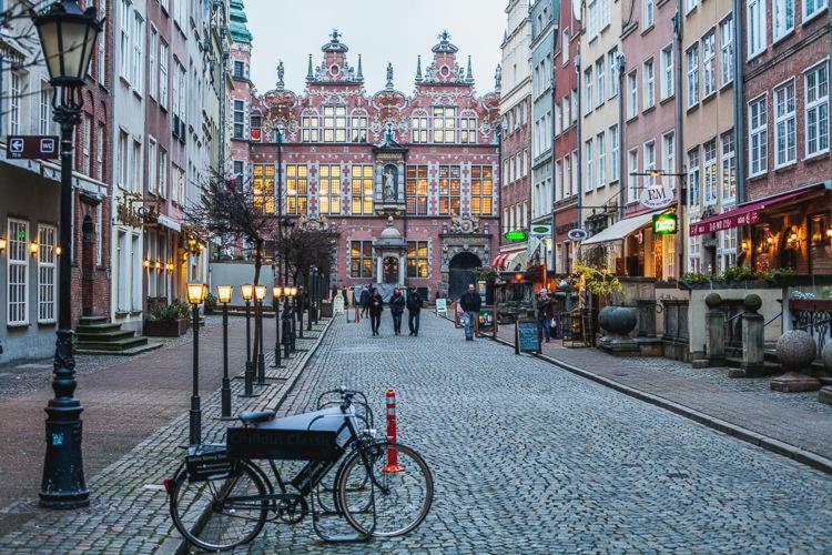 Old Town Apartments Patio 1 Гданьск Экстерьер фото